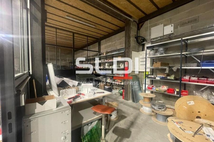 Activités A VENDRE - TREVOUX - 700 m²
