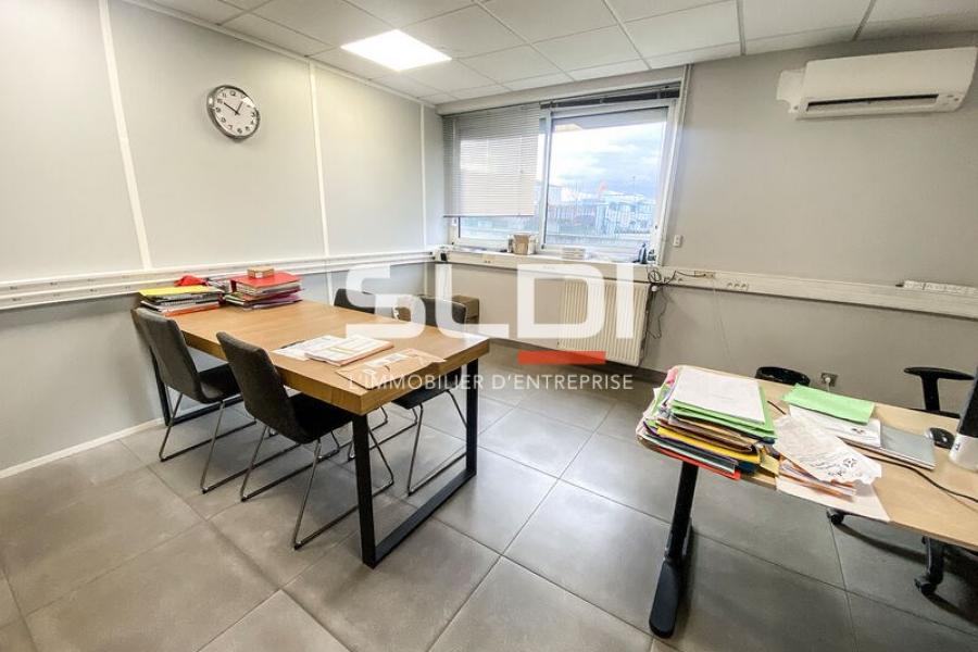 Activités A LOUER - CHASSIEU - 1 112 m²