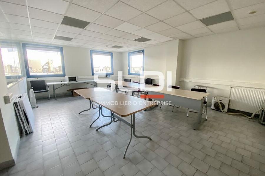 Activités A LOUER - CHASSIEU - 1 112 m²