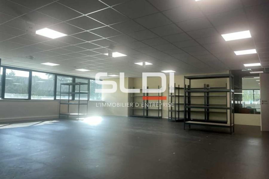 Activités A LOUER - CHAMPAGNE AU MONT D'OR - 355 m² Activités A LOUER - CHAMPAGNE AU MONT D'OR - 355 m²