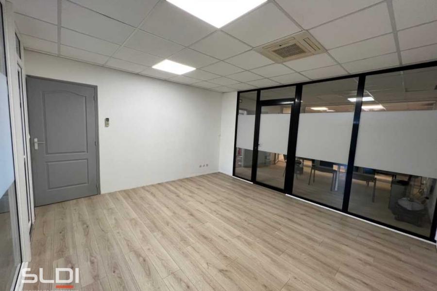 Bureaux A LOUER - MEYZIEU - 78 m²