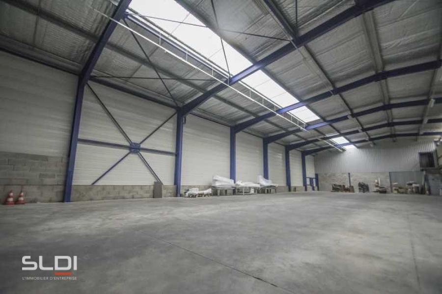 Activités A LOUER - COLOMBE - 1 102 m²