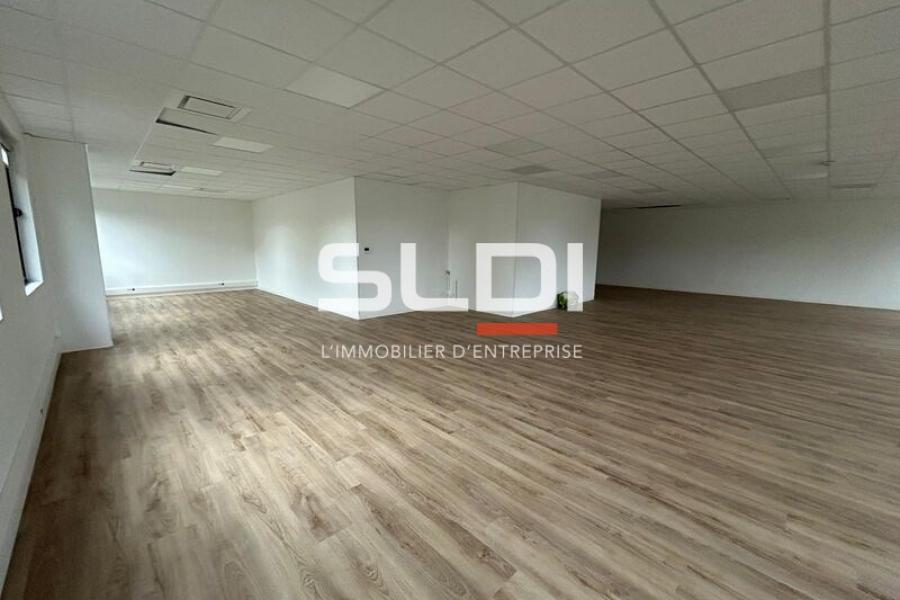 Bureaux A LOUER - LIMONEST - 2 078 m²