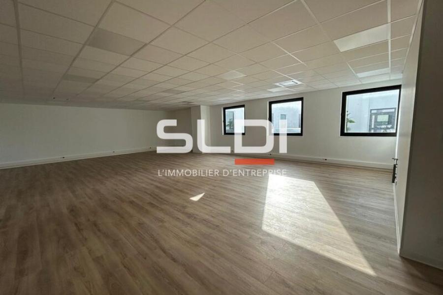 Bureaux A LOUER - LIMONEST - 2 078 m²