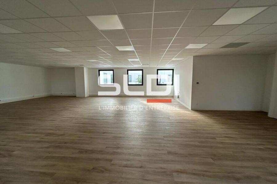 Bureaux A LOUER - LIMONEST - 2 078 m²