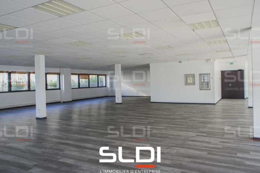 Bureaux A LOUER - SAINT PRIEST - 1 216 m²