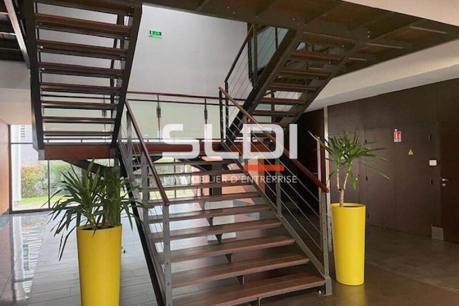 Bureaux A LOUER - SAINT PRIEST - 1 216 m² Bureaux A LOUER - SAINT PRIEST - 1 216 m²