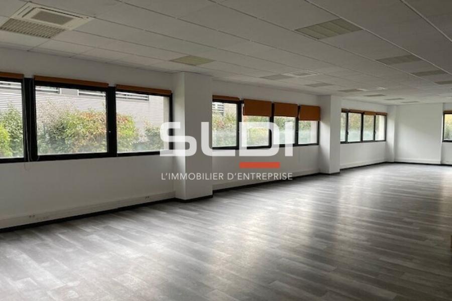 Bureaux A LOUER - SAINT PRIEST - 1 216 m² Bureaux A LOUER - SAINT PRIEST - 1 216 m²