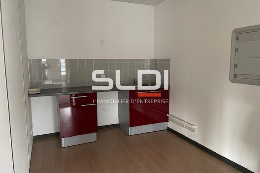 Bureaux A LOUER - SAINT PRIEST - 1 216 m² Bureaux A LOUER - SAINT PRIEST - 1 216 m²