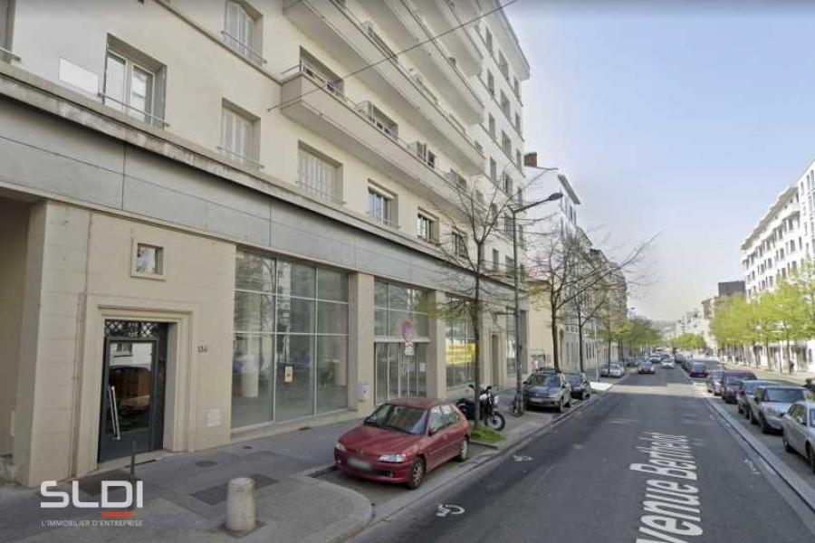 Commerces A VENDRE - LYON - 217 m²