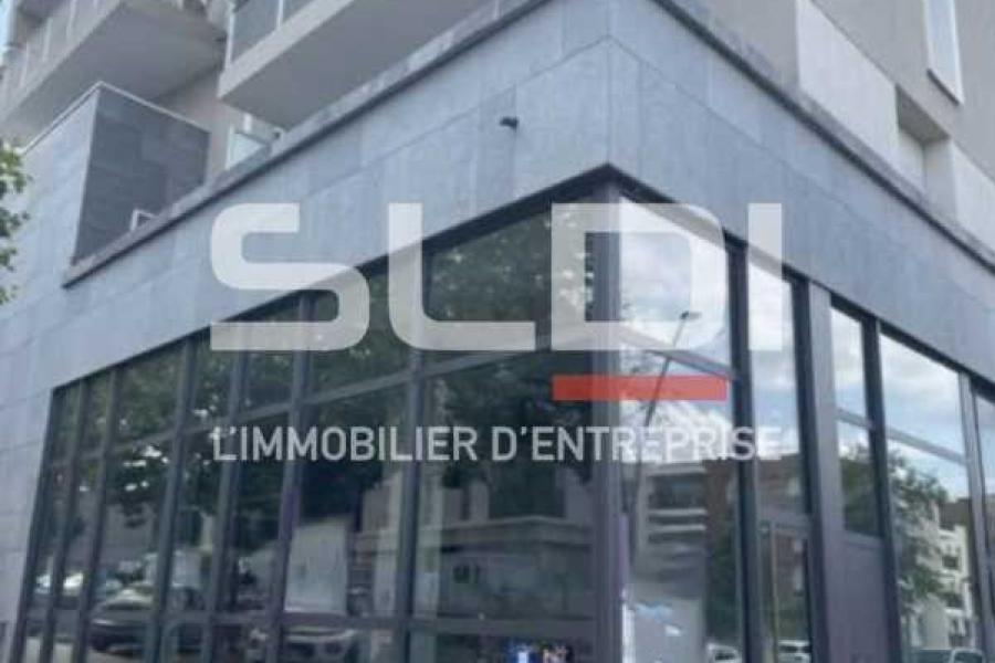 Commerces A VENDRE OU A LOUER - SATHONAY CAMP - 685 m²