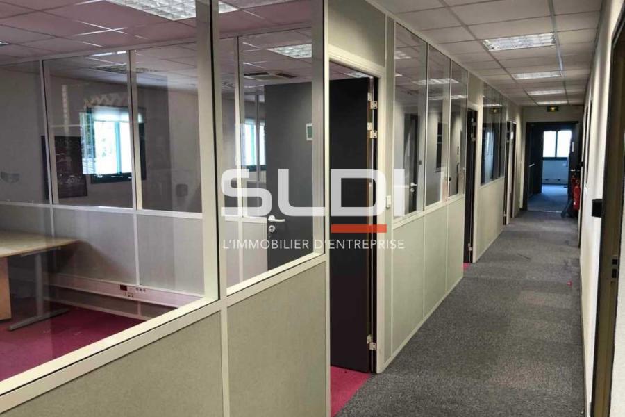 Activités A LOUER - VENISSIEUX - 266 m² Activités A LOUER - VENISSIEUX - 266 m²