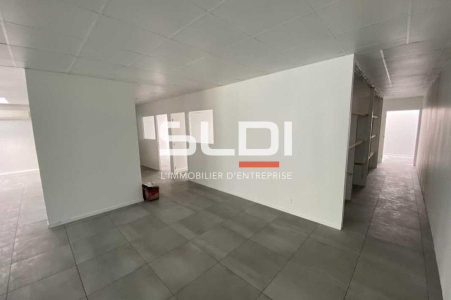 Activités A LOUER - VENISSIEUX - 266 m² Activités A LOUER - VENISSIEUX - 266 m²