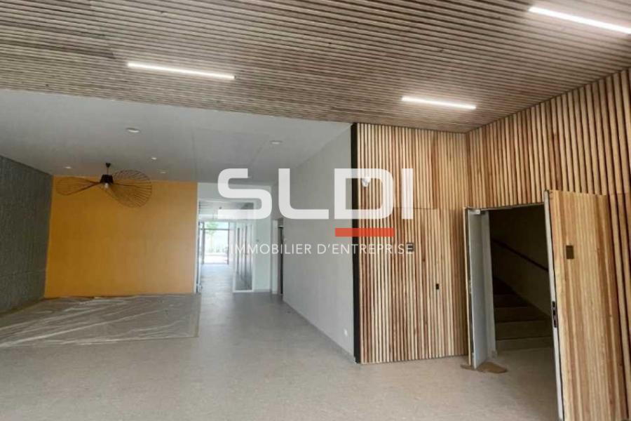 Bureaux A VENDRE OU A LOUER - VILLEURBANNE - 825 m² Bureaux A VENDRE OU A LOUER - VILLEURBANNE - 825 m²