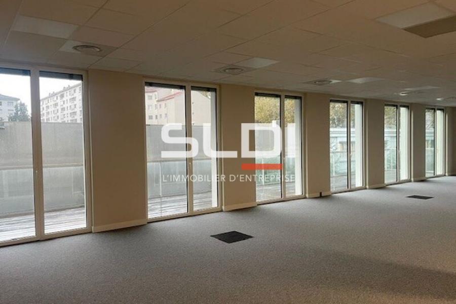 Bureaux A VENDRE OU A LOUER - VILLEURBANNE - 825 m² Bureaux A VENDRE OU A LOUER - VILLEURBANNE - 825 m²
