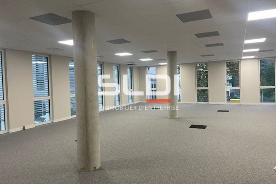 Bureaux A VENDRE OU A LOUER - VILLEURBANNE - 825 m² Bureaux A VENDRE OU A LOUER - VILLEURBANNE - 825 m²