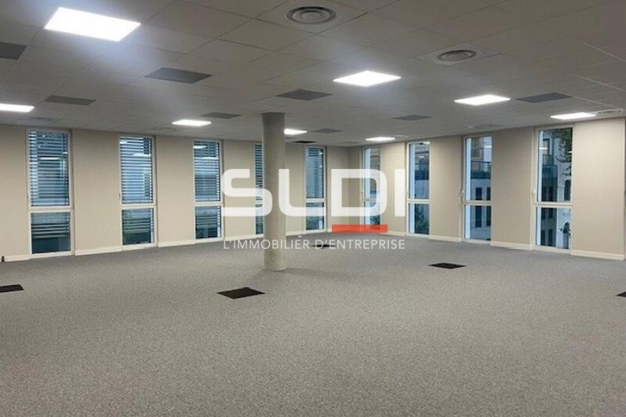 Bureaux A VENDRE OU A LOUER - VILLEURBANNE - 825 m² Bureaux A VENDRE OU A LOUER - VILLEURBANNE - 825 m²