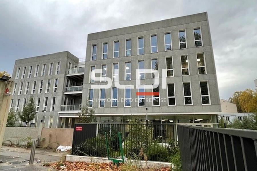 Bureaux A VENDRE OU A LOUER - VILLEURBANNE - 825 m² Bureaux A VENDRE OU A LOUER - VILLEURBANNE - 825 m²