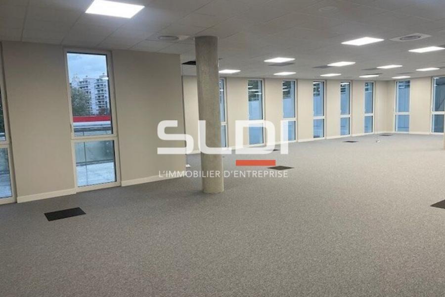 Bureaux A VENDRE OU A LOUER - VILLEURBANNE - 825 m² Bureaux A VENDRE OU A LOUER - VILLEURBANNE - 825 m²