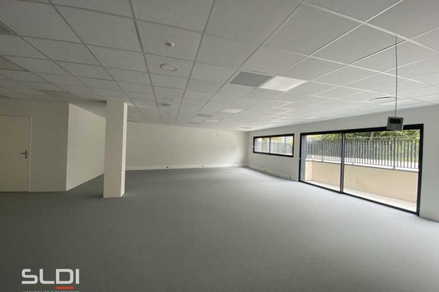 Bureaux A VENDRE - DARDILLY - 419 m²