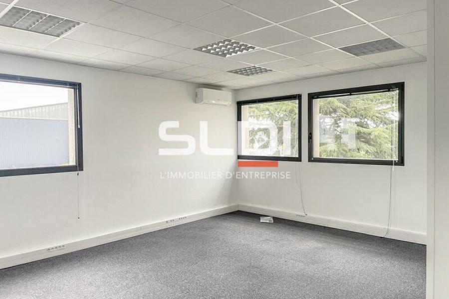 Bureaux A LOUER - RILLIEUX LA PAPE - 576 m²