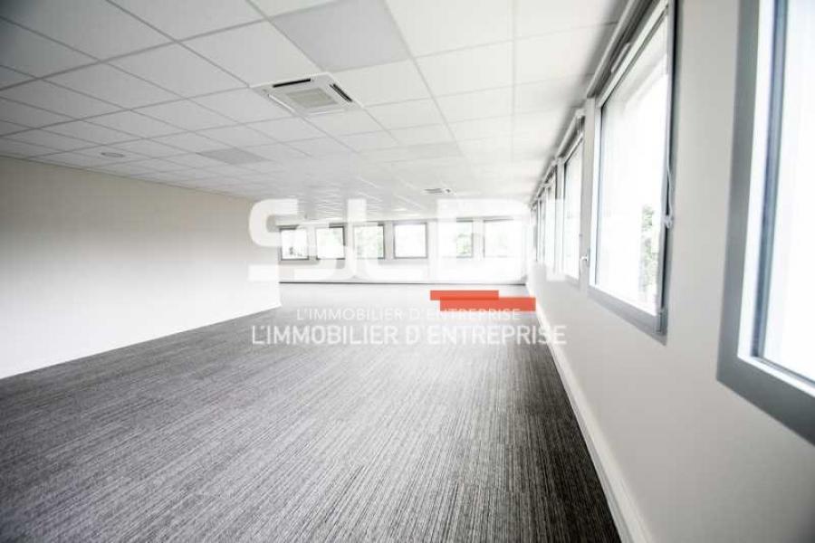 Bureaux A LOUER - DARDILLY - 350 m²