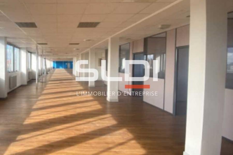 Bureaux A LOUER - SAINT PRIEST - 241 m²