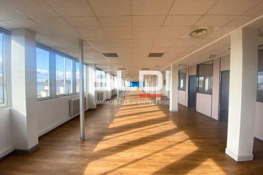 Bureaux A LOUER - SAINT PRIEST - 241 m²