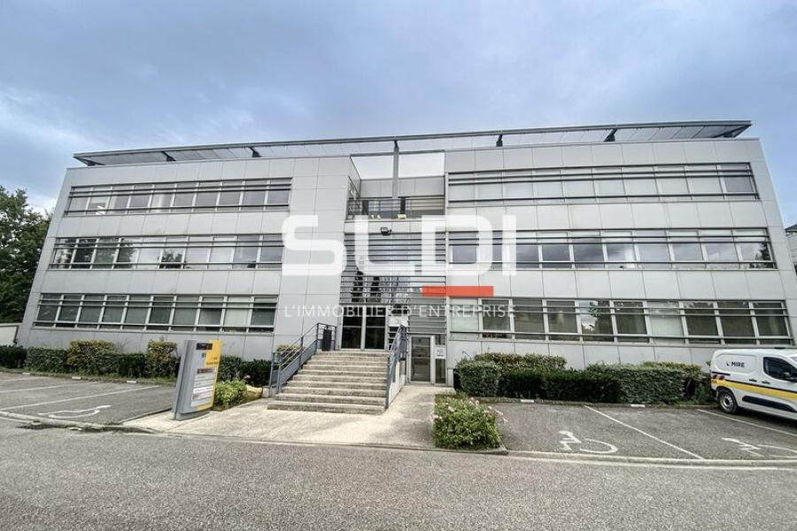 Bureaux A LOUER - SAINT PRIEST - 1 310 m² Bureaux A LOUER - SAINT PRIEST - 1 310 m²