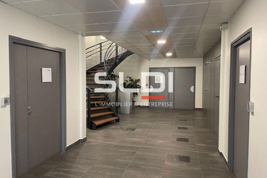 Bureaux A LOUER - SAINT PRIEST - 1 310 m² Bureaux A LOUER - SAINT PRIEST - 1 310 m²