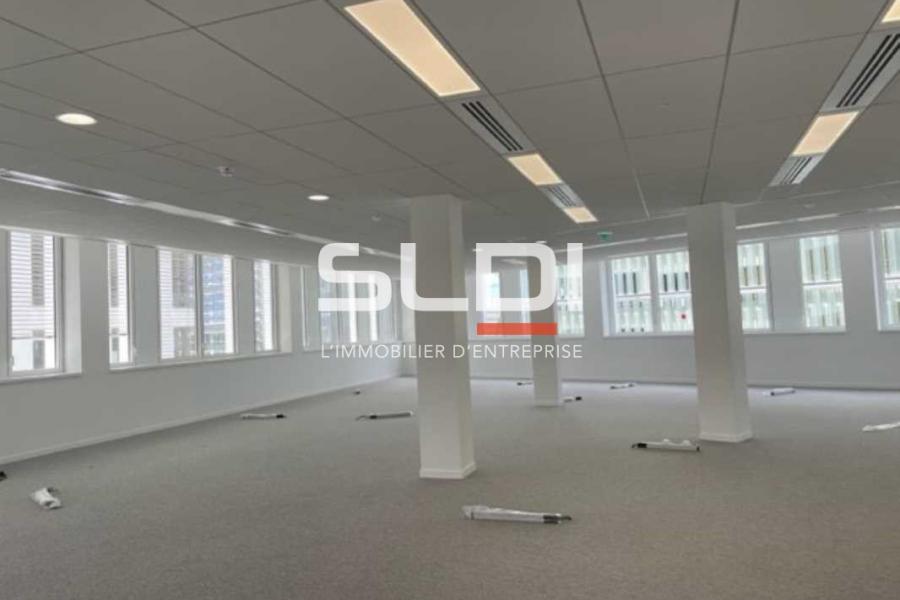 Bureaux A LOUER - VAULX EN VELIN - 913 m²