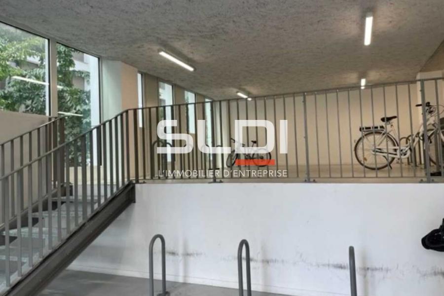 Bureaux A LOUER - VAULX EN VELIN - 913 m²