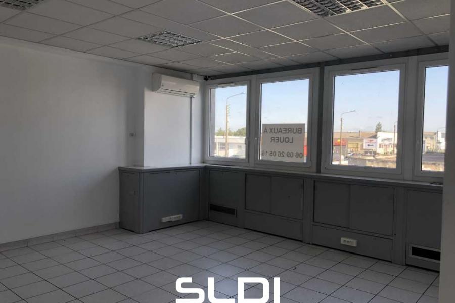 Bureaux A LOUER - DECINES CHARPIEU - 168 m²