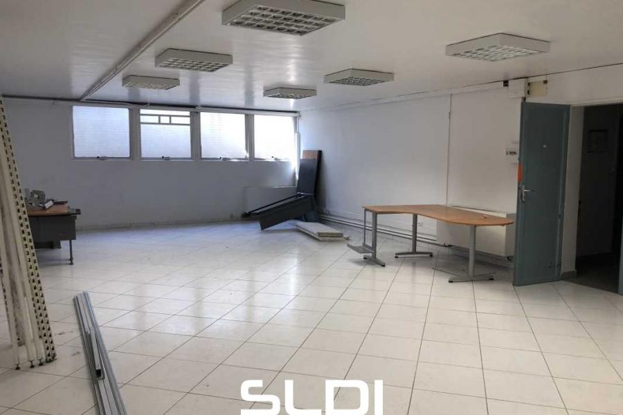 Bureaux A LOUER - DECINES CHARPIEU - 168 m²