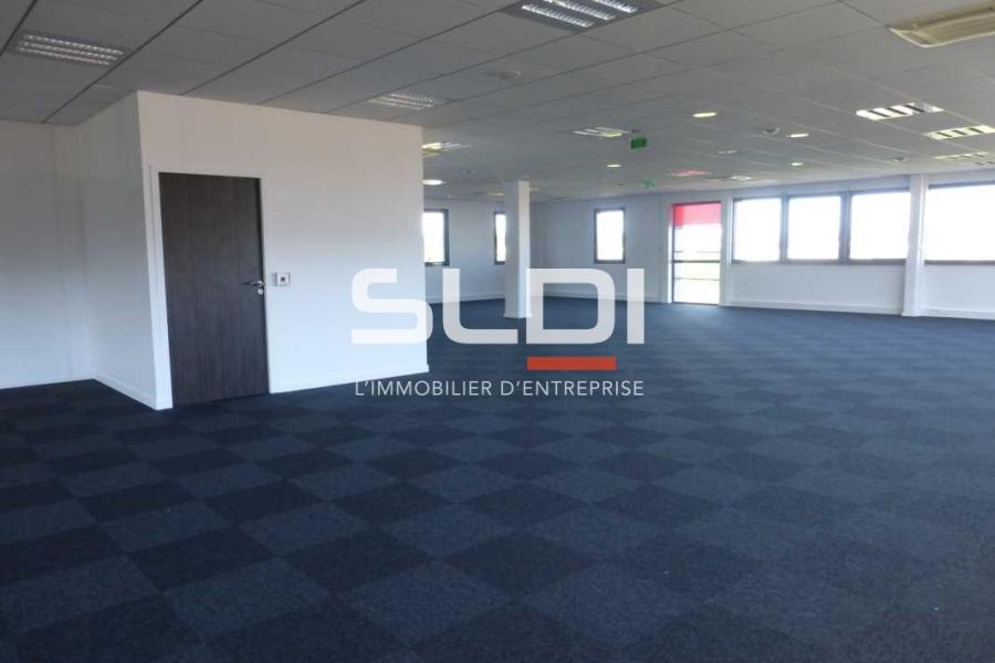 Bureaux A LOUER - SAINT PRIEST - 2 429 m² Bureaux A LOUER - SAINT PRIEST - 2 429 m²
