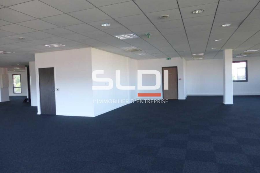 Bureaux A LOUER - SAINT PRIEST - 2 429 m² Bureaux A LOUER - SAINT PRIEST - 2 429 m²