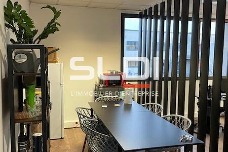 Bureaux A LOUER - VILLEURBANNE - 385 m²
