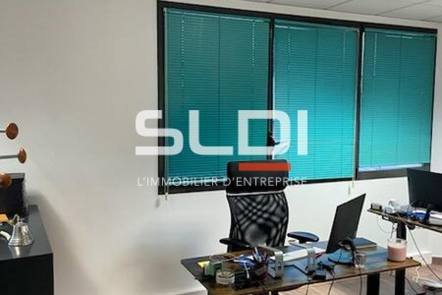 Bureaux A LOUER - VILLEURBANNE - 385 m²